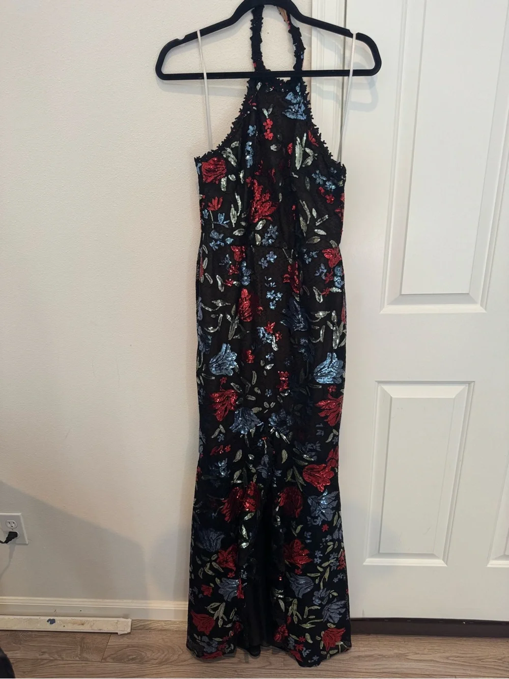 STUNNING! Marchesa Notte NWT Floral Sequin Lace Halter Gown Size 4